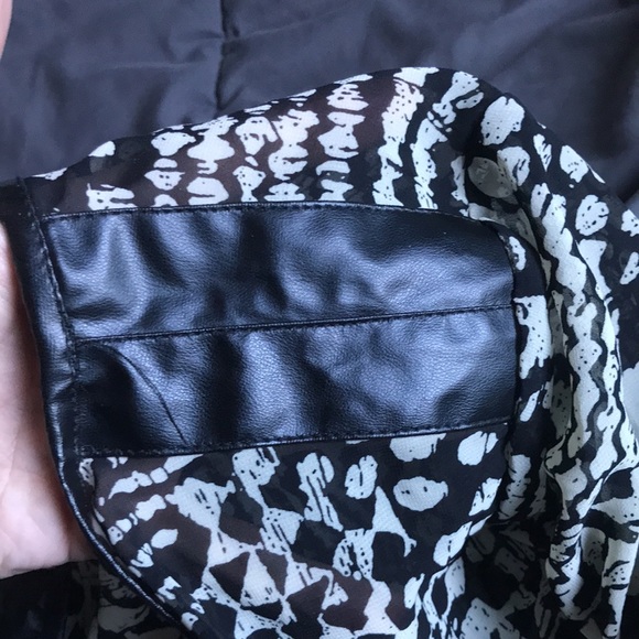 Pretty Good long sleeve thin shirt with beige pattern size large. Brand new - Picture 5 of 6